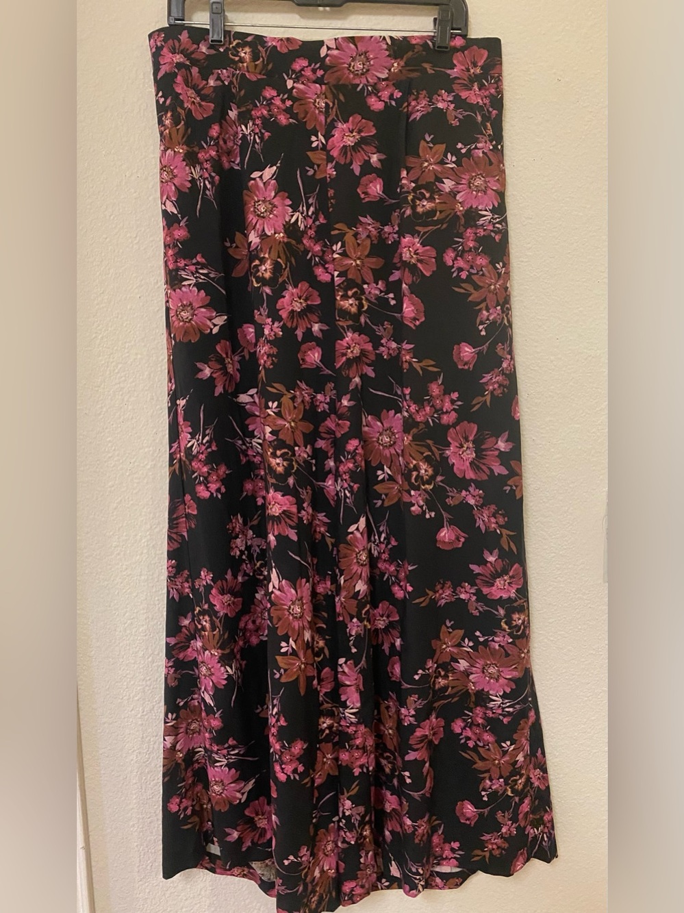 Torrid Black Floral Wide Leg Challis Pull Up Pants with Pink Blooms - Quick List